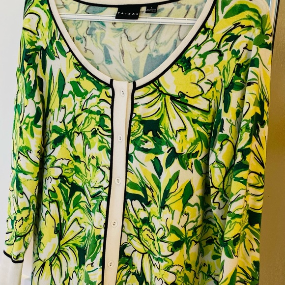 Tribal Cardigan Sweater in Green and White.  Ladies Large - Picture 1 of 3